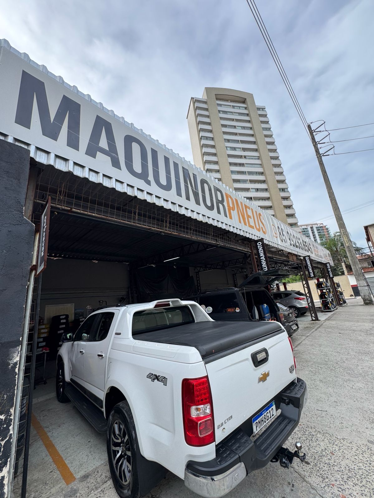 Fachada da Maquinor Pneus